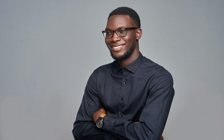 Portrait d’un professionnel dans un bureau